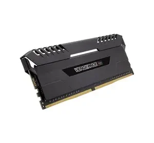 CMR32GX4M4C3333C16 veRGB 8x4